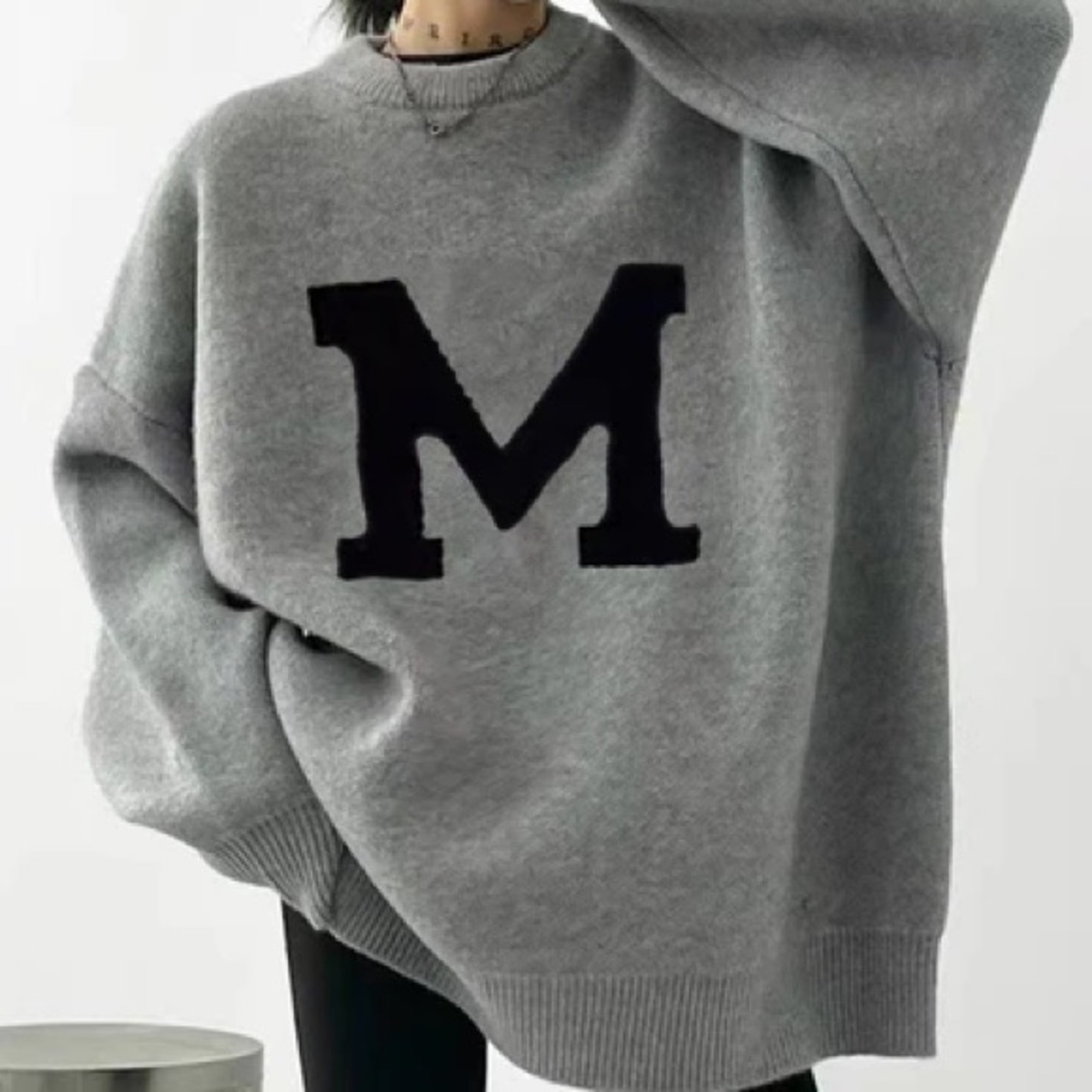 NWT Commense graphic M loose fit sweater